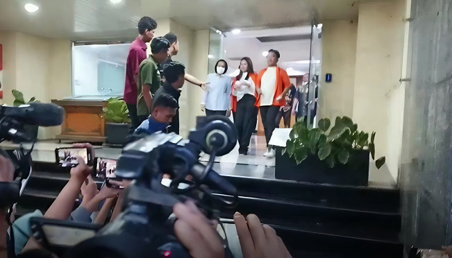 Nikita Mirzani Resmi Ditahan Polda Metro Jaya: Sesuai Kemauan