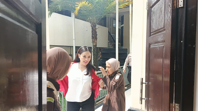 Cabut Gugatan Wapretasi Atas Reza Gladys, Nikita Mirzani Ditekan?