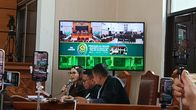 Pengunjung Teriak, Nikita Mirzani Bikin Suasana Sidang Panas Saat Hadapi Saksi Ahli