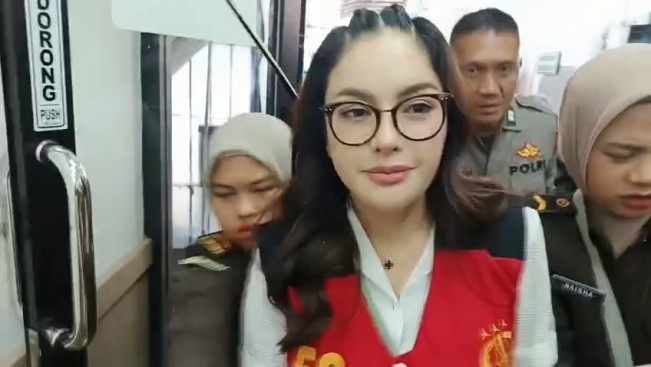 Nikita Mirzani Undang Iblis dan Tuyul Datang ke Sidangnya!