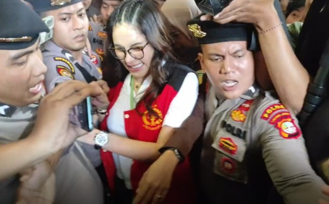 Nikita Mirzani Ngamuk, Tuntut Putar Rekaman Reza Gladys Diduga Suap Jaksa dan Hakim
