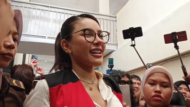 Nikita Mirzani usai sidang di Pengadilan Negeri Jakarta Selatan hari ini, Selasa (1/7/2025).   [FTNews]