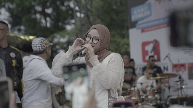 Nissa Sabyan Mewek Saat Manggung, Dosa Rebut Suami orang Diungkit Lagi
