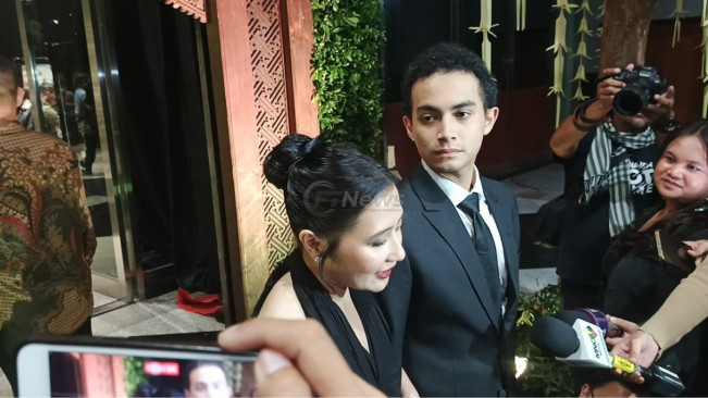 Profil dan Agama Omara Esteghlal Pacar Prilly Latuconsina