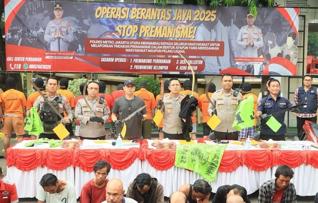 Sejumlah orang yang terlibat aksi premanisme terjaring Operasi Berantas Jaya 2025. [Instagram @poldametrojaya]