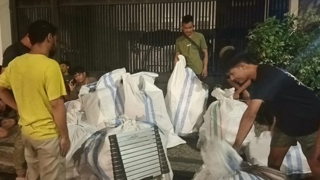 Cerita Pedagang Selamatkan Barang Saat Pasar Taman Puring Terbakar