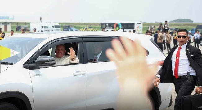 Mengenang Kesederhanaan Paus Fransiskus, Pilih Naik Innova Zenix Saat Berkunjung ke Jakarta