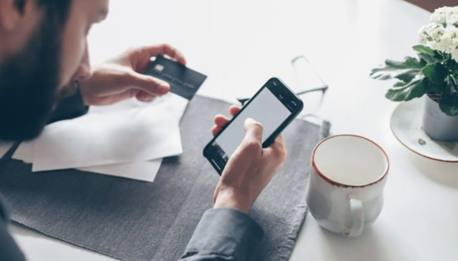 Wow! Pria dan Konsumen Sudah Menikah Lebih Doyan Belanja Pakai Paylater