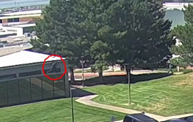 FBI Rilis Video Pelaku Penembakan Charlie Kirk Melompat dan Melarikan Diri dari Atas Gedung