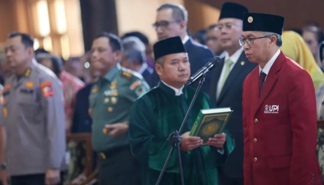 Wakil Ketua DPR Cucun Ahmad Syamsurijal walkout saat pelantikan Rektor UPI Bandung. [Instagram @cucunsyamsurijal]