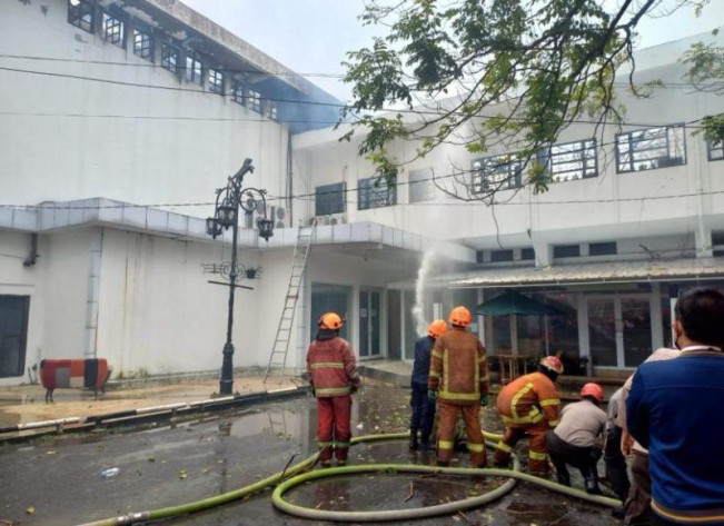Kebakaran Gedung Bappelitbang Diduga Karena Pembakaran Aspal