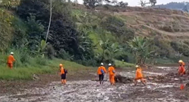 Pencarian korban banjir longsor Bandung Barat/Foto: istimewa
