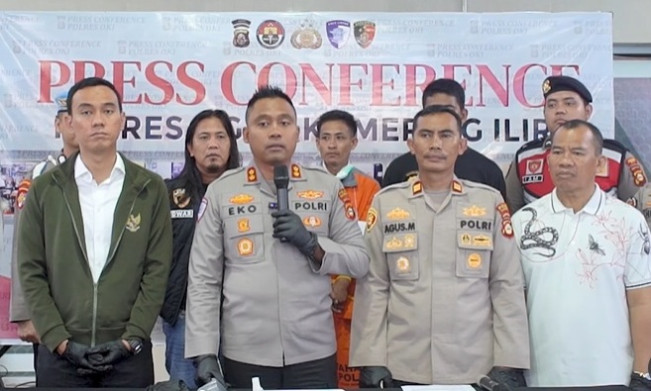 Terekam CCTV, Pria di OKI Sumsel Ditembak Teman Saat Bonceng Istri