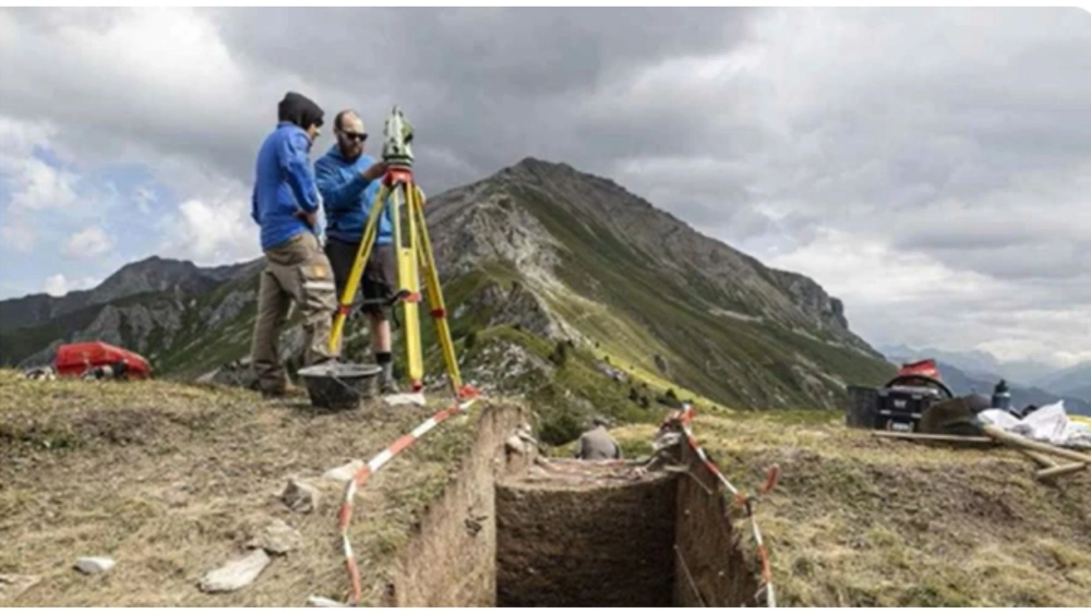 Arkeolog Temukan Kamp Militer Romawi Kuno Tersembunyi di 2.000 Mdpl Pegunungan Alpen