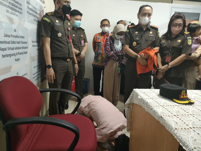 Gak Jadi Dipenjara, Penjambret HP di Terminal Senen Sujud Syukur