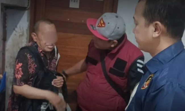 Pelaku JH diamankan penyidik Polsek Grogol Petamburan, Jakarta Barat. [Instagram @humaspolsekgrogolpetamburan]