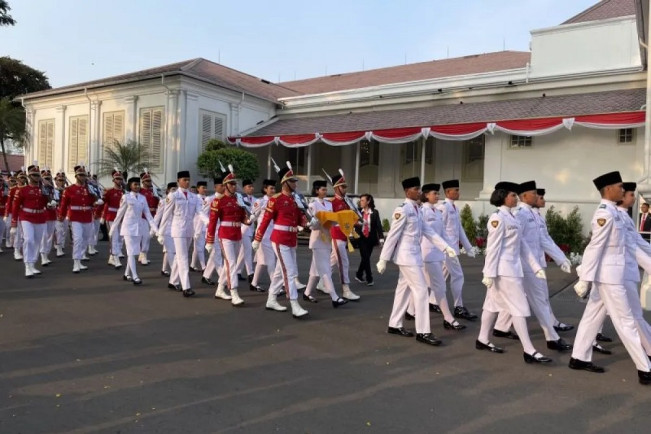 Dipimpin Presiden Jokowi, Penurunan Bendera Merah Putih Berjalan Lancar