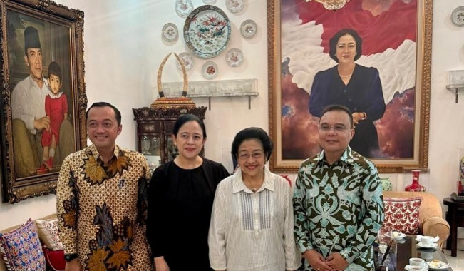 (Dari kiri) Mensesneg Prasetyo Hadi, Ketua DPP PDIP Puan Maharani, Ketua Umum PDIP Megawati Soekarnoputri, dan Ketua Harian DPP Gerindra Sufmi Dasco Ahmad. [Instagram @sufmi_dasco]