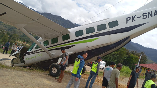 Penampakan Pesawat Smart Air Tergelincir di Lapangan Terbang Tiom Papua Pegunungan