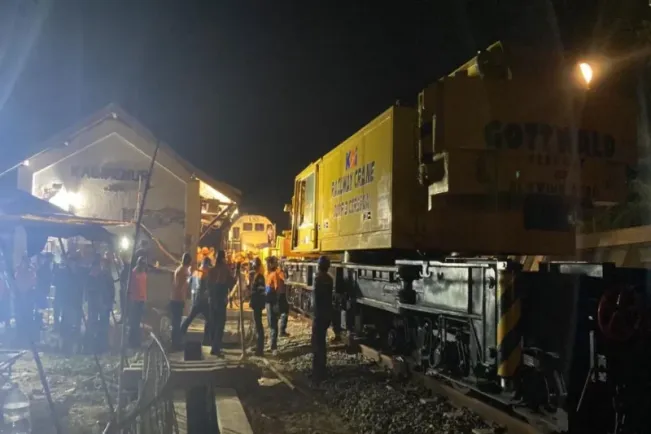 Evakuasi Kereta Api Argo Semeru dan Argo Wilis Masih Berlangsung