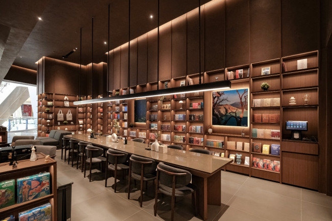 OPPO Experience Store Pacific Place Hadirkan Konsep Premium, Ada Cafe-Kids Zone