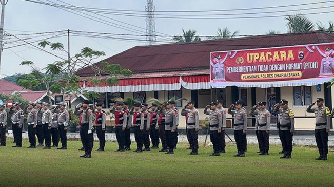 2 Personel Polres Dharmasraya Sumbar Dipecat, Bolos Kerja hingga 72 Hari