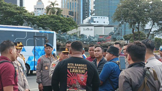 Polisi akan bubarkan massa sesuai ketentuan (20/5) [Foto:Selvianus Kopong Basar]