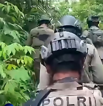 Polisi memburu KKB Pimpinan Kalenak Murib /Foto: Humas Polri