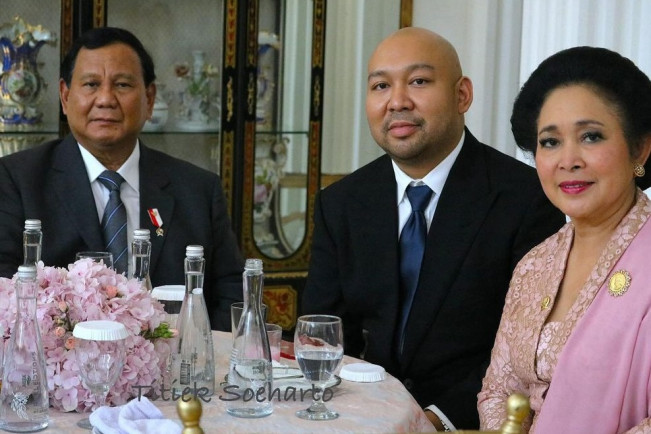 So Sweet, Presiden Prabowo dan Titiek Soeharto Saling Lirik di Depan Jokowi
