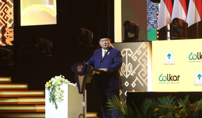 Kelakar Prabowo di HUT Golkar: Tadinya Mau Pakai Jaket Kuning, Tapi Kekecilan