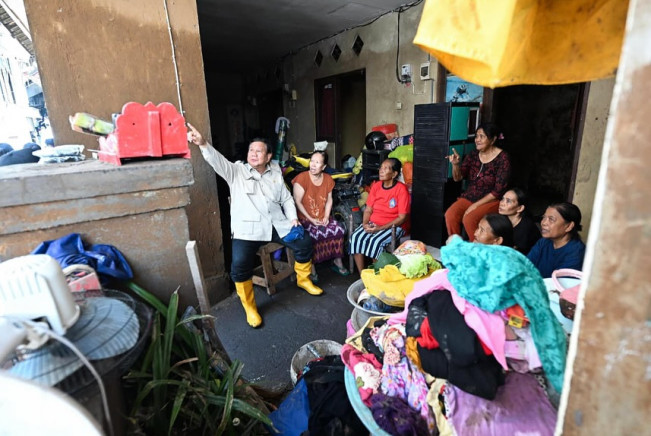 Prabowo Kunjungi Korban Banjir Denpasar, Warga Curhat: Tidak Punya Apa-Apa Sekarang