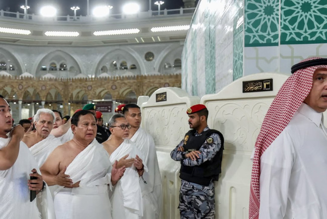Momen Presiden Prabowo Cium Hajar Aswad dan Salat Dalam Ka'bah