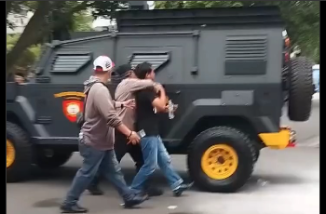 Viral di Medsos Aksi Demontrasi Tolak RUU TNI di Semarang Berbuntut Pada Tindakan Represip Terhadap Pria dan Jurnalis