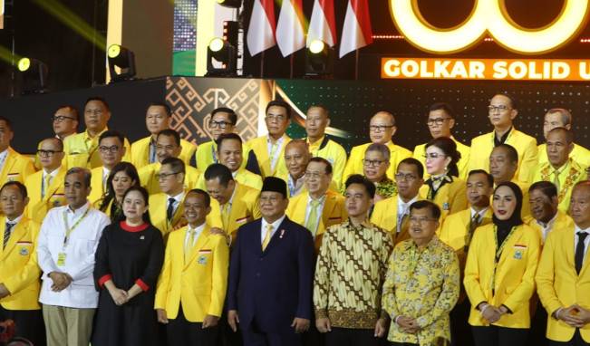 Prabowo Nyaman Ada Puan di HUT Golkar, Kode Diajak Koalisi?