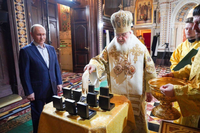 7 Foto Presiden Putin Rayakan Natal Kristen Ortodoks pada 7 Januari 2025