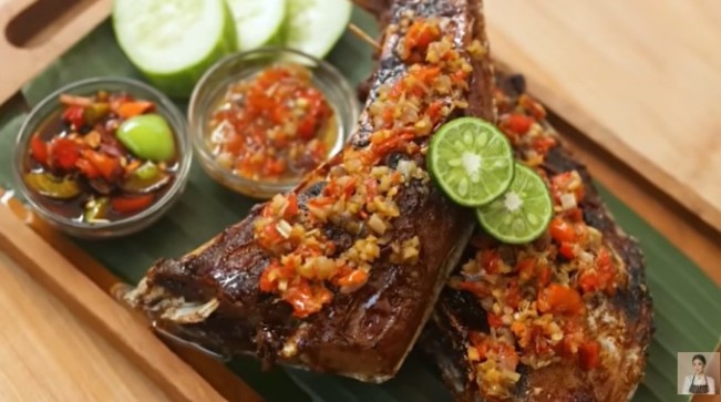 Resep Akhir Pekan Jumat, 15 Agustus 2025: Rahang Tuna dan Sambal Bakar
