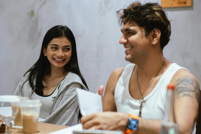 Gaya Pacaran Ratu Sofya dan Cornelio Sunny Terpaut Usia 19 Tahun Bikin Netizen Heran: Udah Nikah kah?