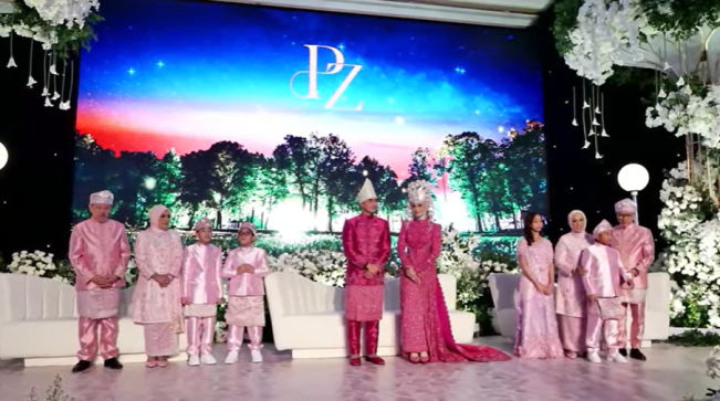 Gelar Resepsi Pernikahan Mewah, Putri Zulhas dan Zumi Zola Kenakan Busana Adat Jambi