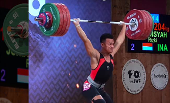 Erick Thohir Puji Rizki Juniansyah Raih 2 Emas dan Pecahkan Rekor Dunia IWF