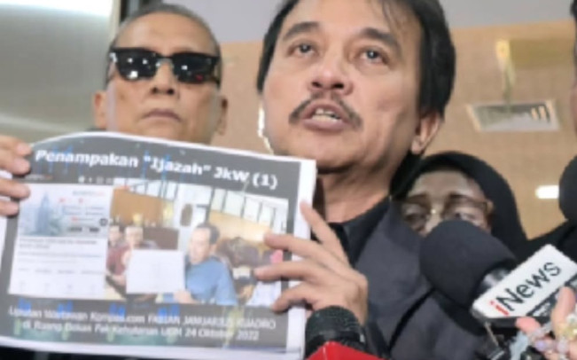 Roy Suryo terus menghembuskan isu ijazah palsu. [Istimewa]