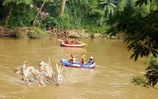 Bocah 8 Tahun Tenggelam di Depok, Tim SAR Lakukan Pencarian
