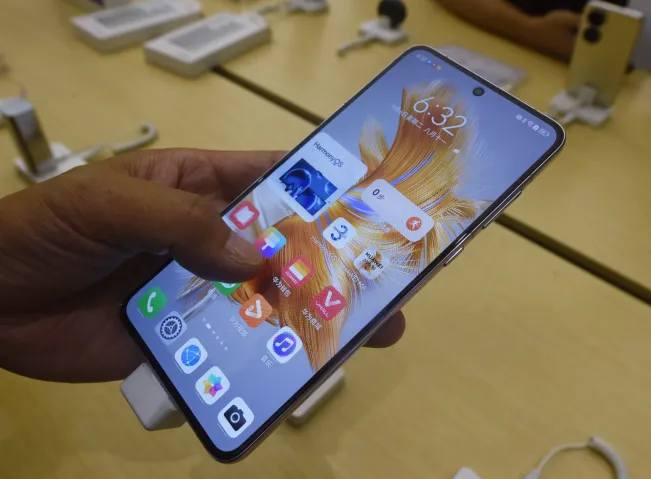 Huawei jadi Produsen Ponsel Pertama Tawarkan Koneksi Satelit