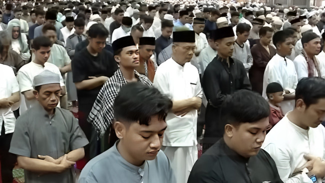 Tata Cara Salat Idul Fitri, Lengkap Dengan Niat, Bacaan dan Artinya