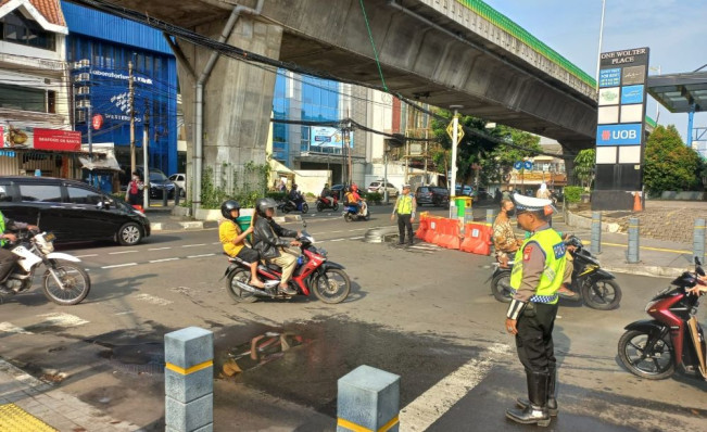 Tak Ada Perbaikan, Lalu Lintas Simpang Santa Kembali ke Semula