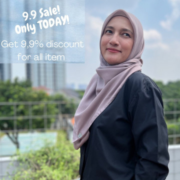 Sarah Amalia menjadi model toko hijabnya sendiri, Khaiscarves. (Instagram)