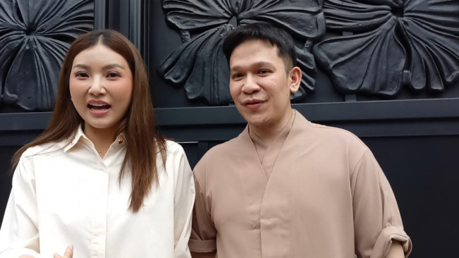 Janda, Sarwendah Girang Dapat Angpau saat Imlek