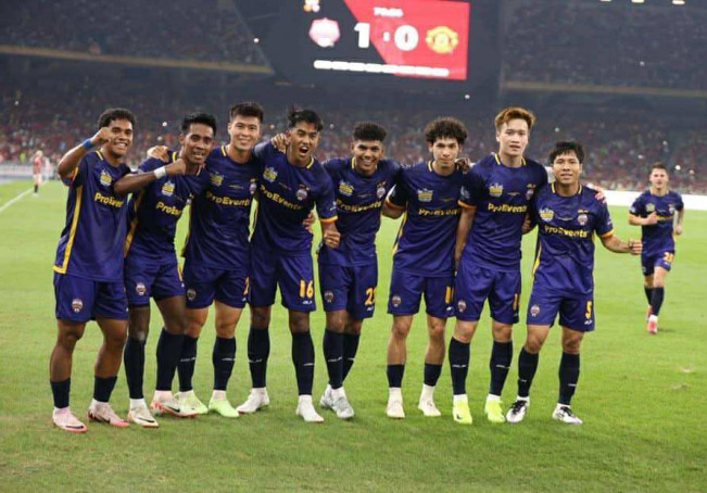 Kakang Rudianto (16) bersama skuad ASEAN All-Stars. [Instagram/@theaseanfootball]
