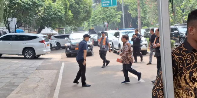 Di Tengah Seleksi Menteri, Pramono Anung Datangi Kertanegara