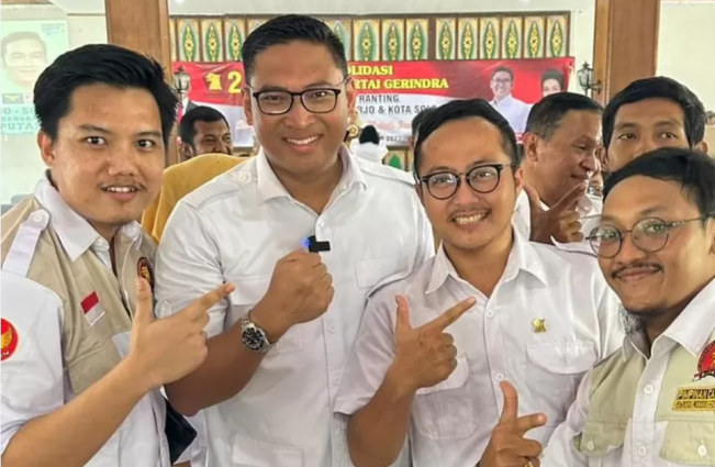 Jokowi Diminta Jadi Juru Kampanye Paslon Ahmad Luthfi-Taj Yasin di Jateng