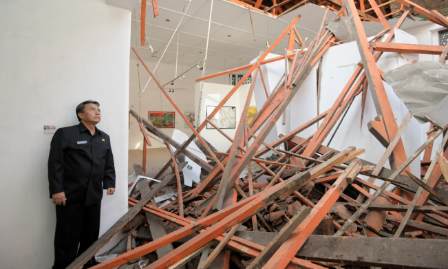 Astaga! Atap Gedung Pusat Kebudayaan Kota Bandung Ambrol Saat Ada Pameran Lukisan